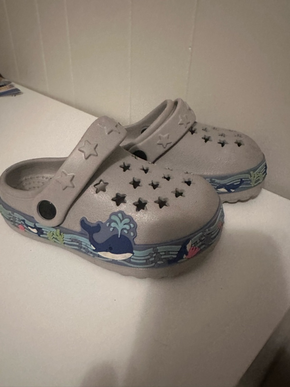 Kids Gray Whale-Trim Slip-On Clogs with Heel Strap